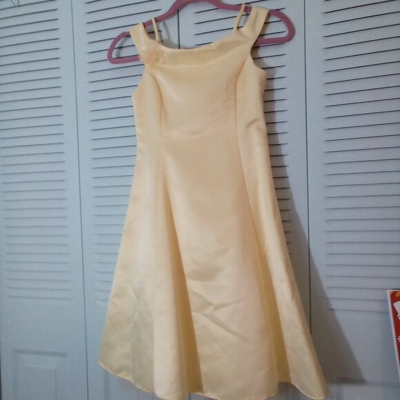 VTG JESSICA McCLINTOCK 10 PALE YELLOW SATIN OFF THE SHOULDER DRESS TULLE LINED - Picture 1 of 9